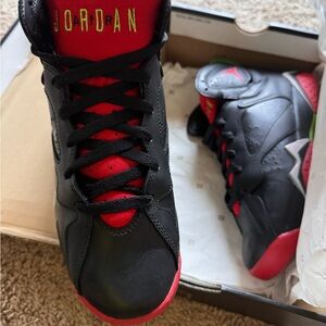Air Jordan 7 Retro BG: Black/University Red-Green